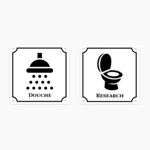 Twee bordjes voor op de deur. Bordje 1: douche. Bordje 2: een wc-pot met daaronder het woord 'research'.